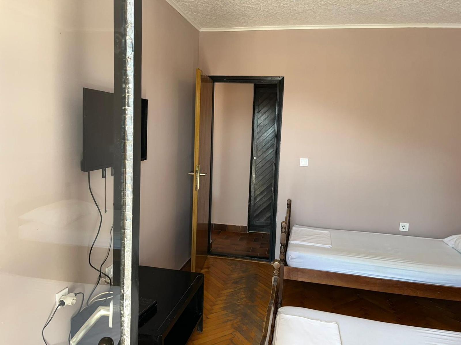Alexander Apartment *